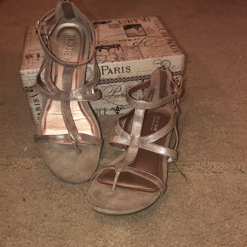 Kenneth Cole reaction gladiator sandal
